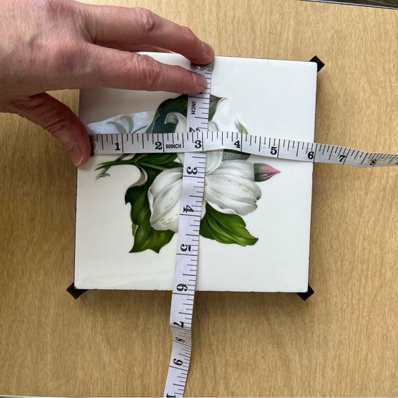 Vintage White Trillium Trivet - Picture 11 of 12